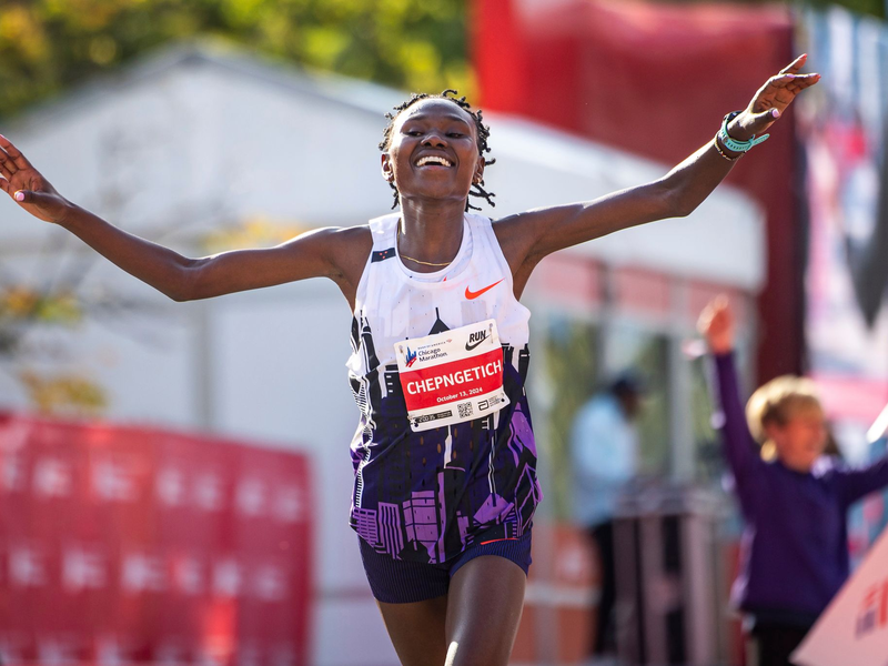 Ruth Chepngetich lief in Chicago als erste Frau einen Marathon unter 2:10 Stunden und wurde nun für drei Jahre gesperrt. - Foto: Tess Crowley/Chicago Tribune/AP/dpa