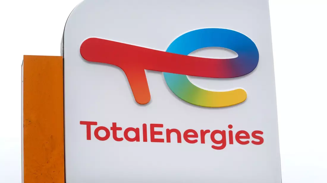 Der Energiekonzern Totalenergies hat nach Urteil eines Gerichts irreführend über die eigene Klimastrategie informiert (Archivbild). - Bild: Michel Spingler/AP/dpa