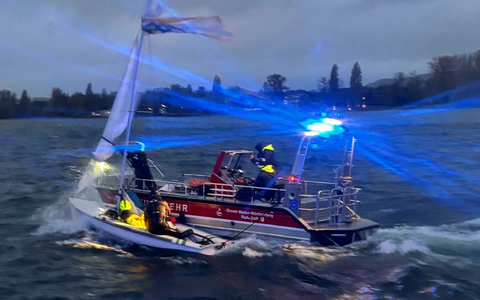 FW-Radolfzell: Havariertes Segelboot durch Sturm - Foto: presseportal.de