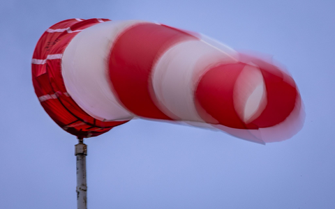 In der zweiten Nachthälfte bis zum Morgen wird es nach Einschätzung des Deutschen Wetterdienstes (DWD) vor allem an der Nordseeküste stürmisch.  - Foto: Jens Büttner/dpa/dpa-tmn