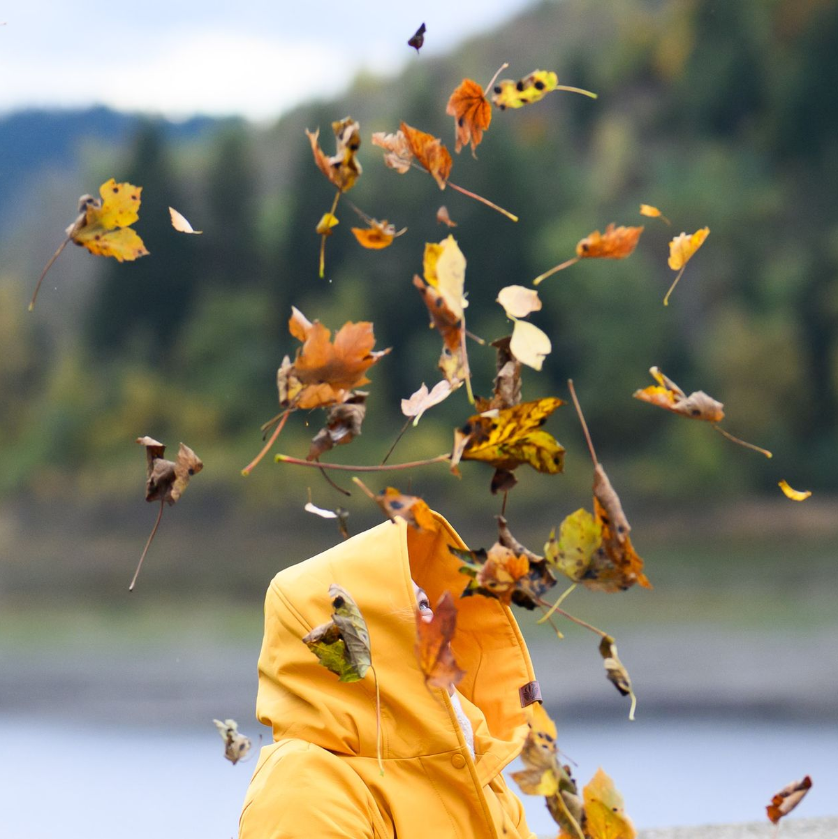 Das Sturmtief «Joshua» bewegt sich dem DWD zufolge momentan relativ langsam. - Foto: Julian Stratenschulte/dpa