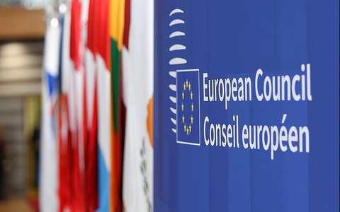 Fahnen der EU-Mitgliedsländer beim Europäischen Rat am 23.10.2025 - Foto: über dts Nachrichtenagentur
