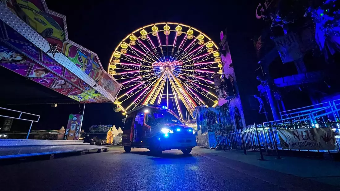 FW-WRN: Wachbereitschaft während der Sim-Jü Kirmes 2025 - Bild: presseportal.de