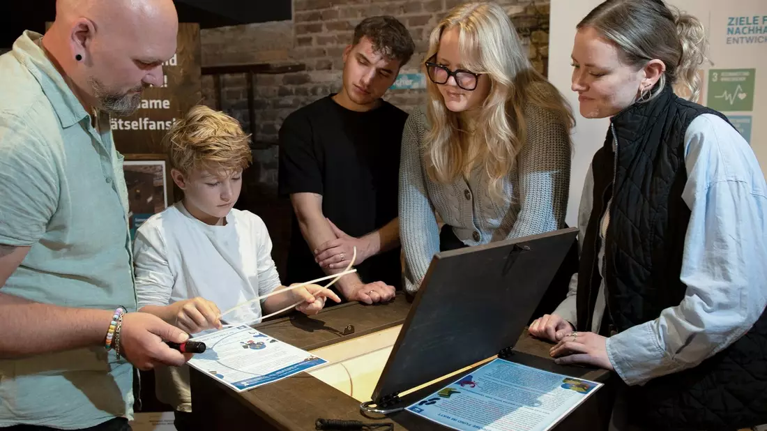 Mysteriöser Fund im Watt: Escape Game von Engagement Global macht Nachhaltigkeit zum spannenden Rätselspiel - Bild: presseportal.de