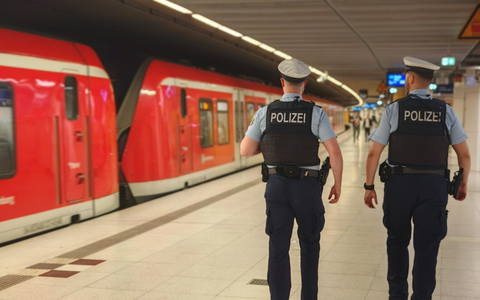 BPOL-HH: Bedrohung und Belästigung auf sexueller Basis in Hamburger S-Bahn- - Foto: presseportal.de