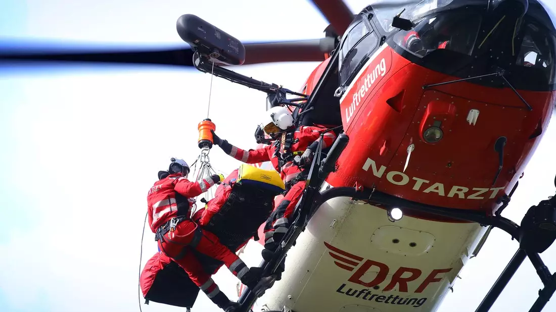 Das Präzisions-Training fliegender Lebensretter / Crewtraining mit Rettungshubschrauber - Bild: presseportal.de