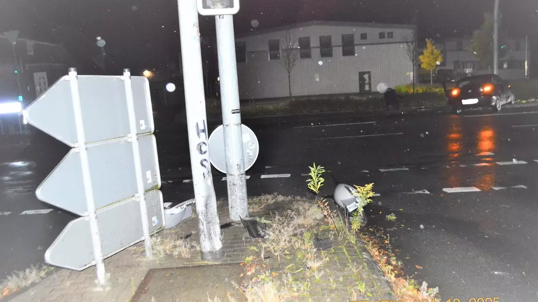 POL-NI: Endstation Ampelmast - Bild: presseportal.de