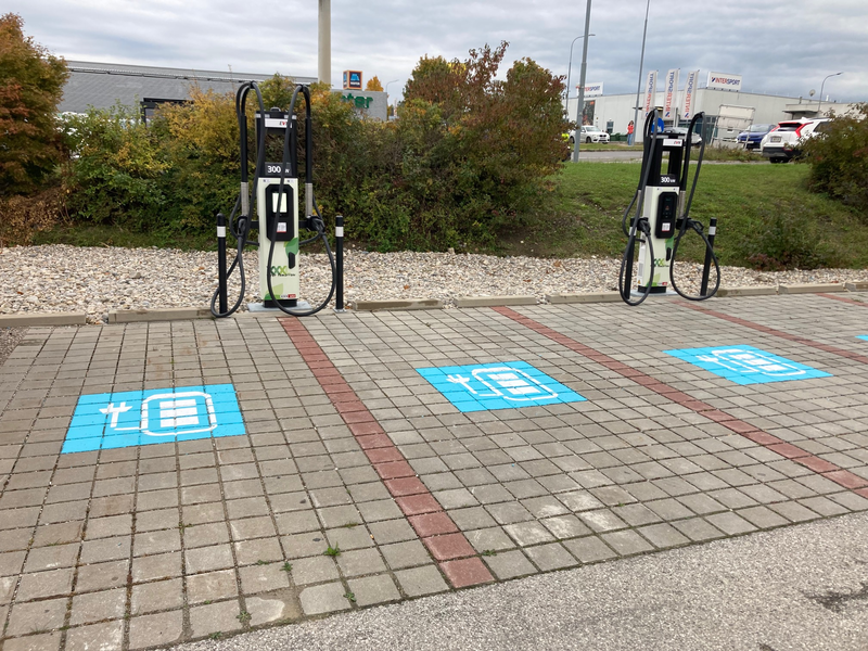 Schnellladestationen - Foto: XXXLutz KG über pressetext.de