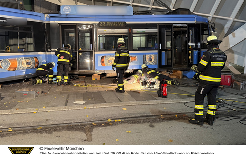 FW-M: Straßenbahn entgleist in Haltestelle (Schwabing) - Foto: presseportal.de