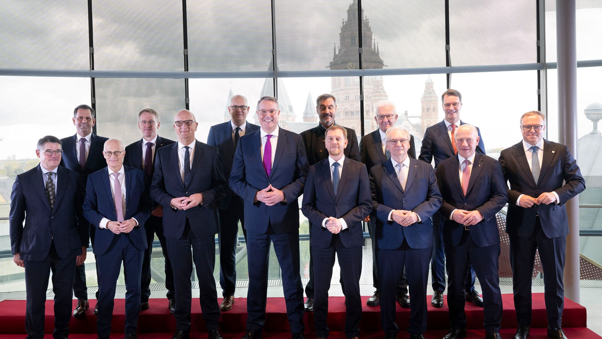 14 Länderchefs haben zwei Tage lang im Schatten des Mainzer Doms beraten, allesamt Männer. (Archivbild) - Foto: Boris Roessler/dpa