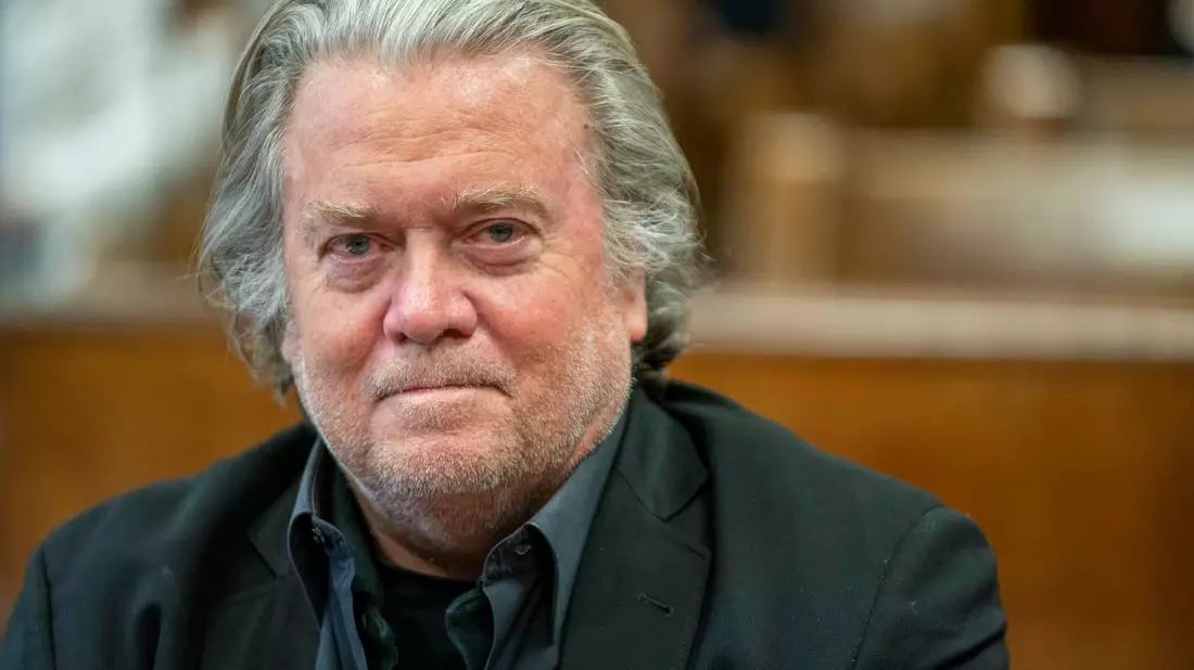 Der ehemalige Chefstratege Donald Trumps hat einen Plan für eine dritte Amtszeit des US-Präsidenten angekündigt. (Archivbild) - Bild: Steven Hirsch/Pool New York Post/AP/dpa