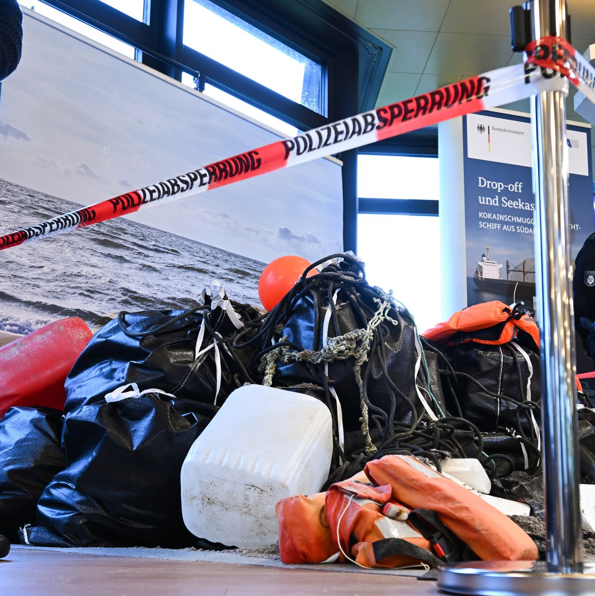 Auch solche Knallkörper setzen kriminelle Banden ein. - Foto: Arne Dedert/dpa