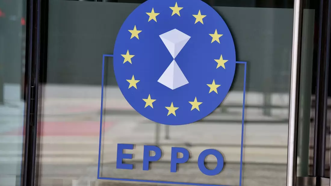 Die Europäischen Staatsanwaltschaft (EPPO) teilte mit, die Immunität mehrerer Verdächtiger sei vor den Durchsuchungen aufgehoben worden. (Symbolbild) - Bild: Horst Galuschka/dpa