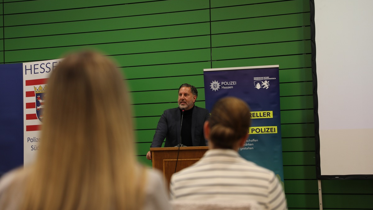 POL-OF: Innenstaatssekretär Martin Rößler besucht interkulturellen Abend des Polizeipräsidiums Südosthessen und der Stadt Hanau - Foto: presseportal.de