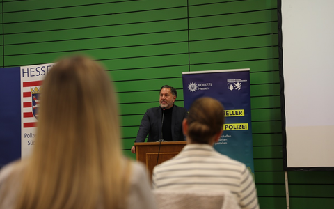POL-OF: Innenstaatssekretär Martin Rößler besucht interkulturellen Abend des Polizeipräsidiums Südosthessen und der Stadt Hanau - Foto: presseportal.de