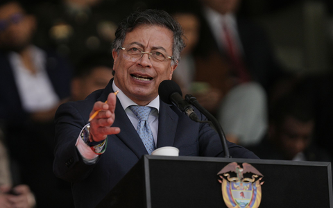 Der kolumbianische Präsident Gustavo Petro ist von der US-Regierung sanktioniert worden. - Foto: Ivan Valencia/AP/dpa