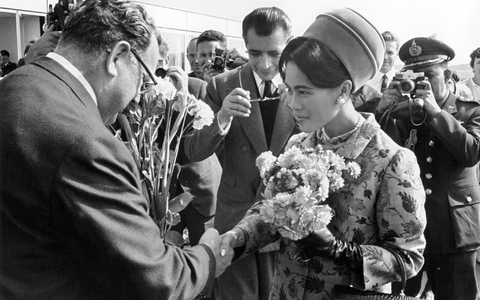 Einst schien die halbe Welt der Königin zu Füßen zu liegen. (Archivbild) - Foto: picture alliance / Georg Göbel/dpa