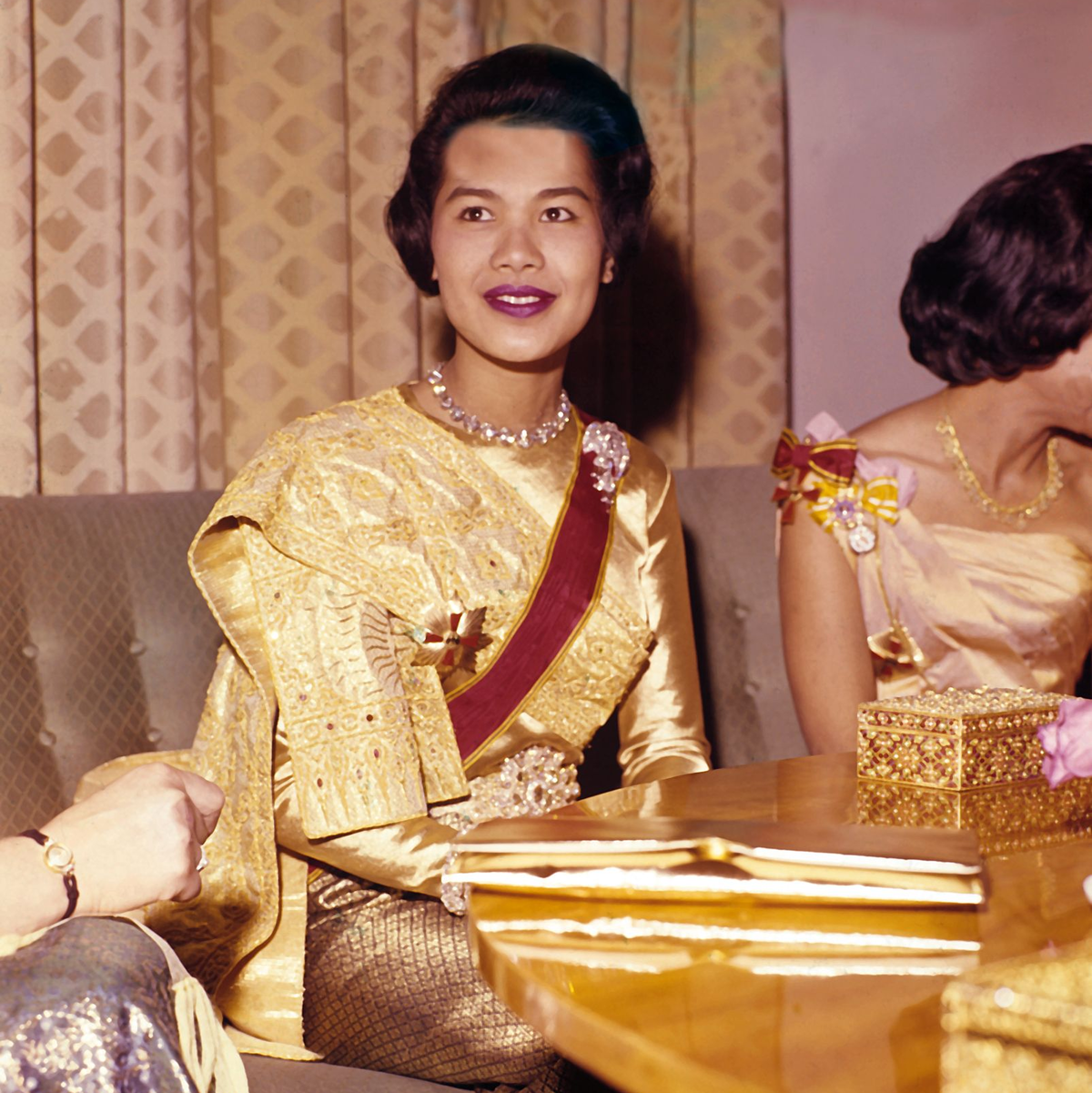 Sirikit galt als wahre Stilikone. (Archivbild) - Foto: Kurt Rohwedder/dpa