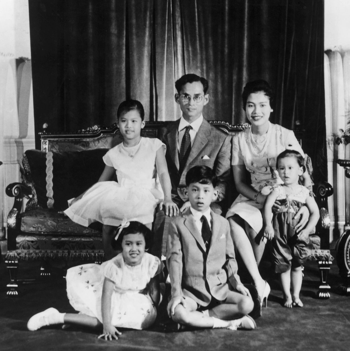 Mit König Bhumibol hatte Sirikit vier Kinder. (Archivbild) - Foto: Royal Household Bureau/dpa
