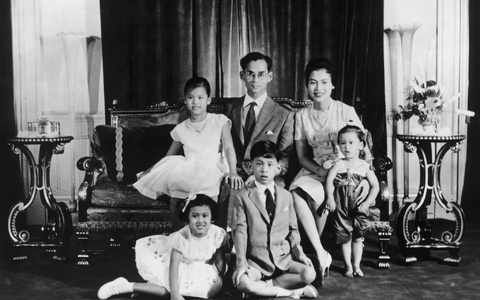 Mit König Bhumibol hatte Sirikit vier Kinder. (Archivbild) - Foto: Royal Household Bureau/dpa