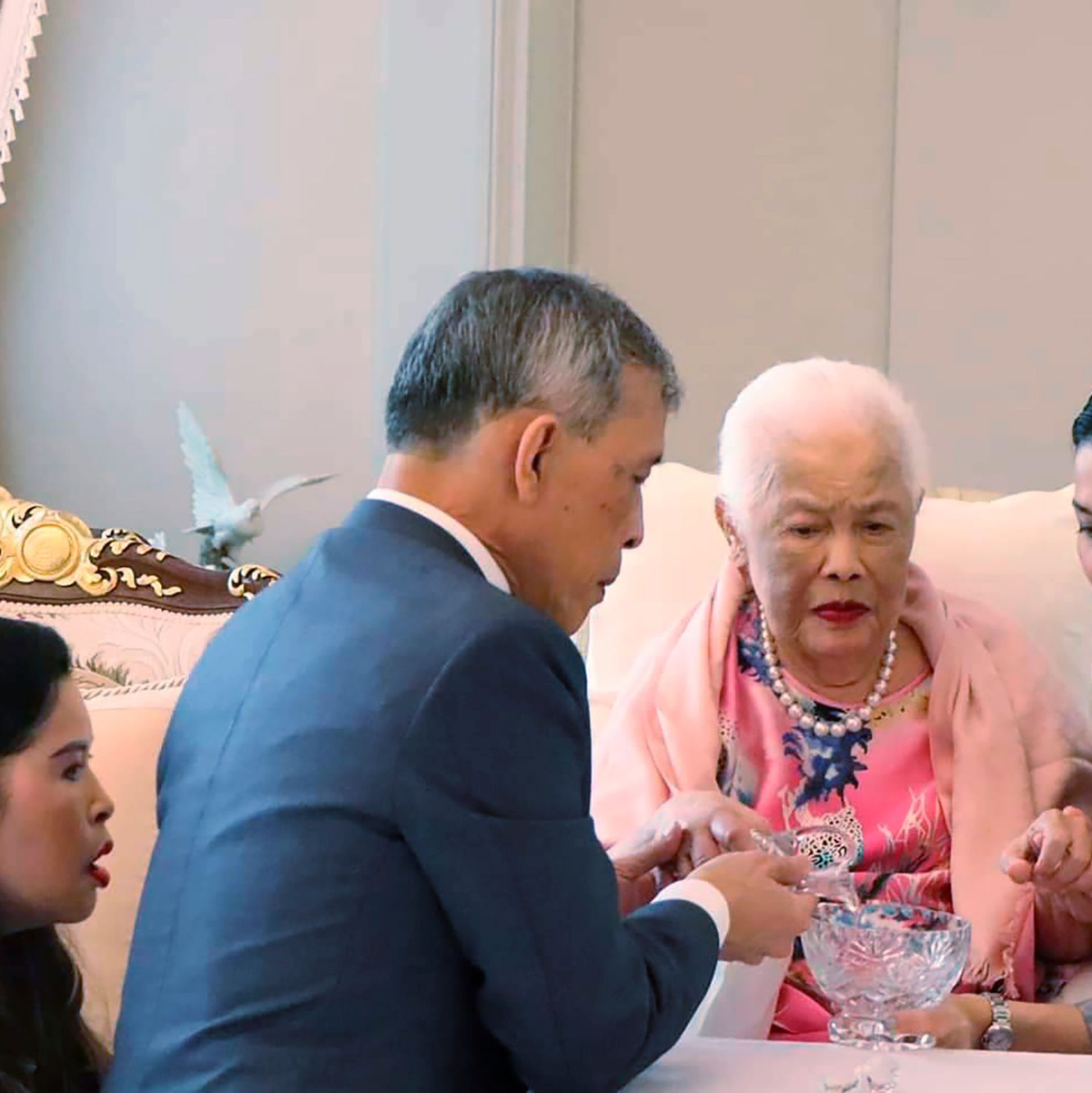 Im hohen Alter waren Bilder der Ex-Monarchin selten. (Archivbild) - Foto: AP/The Royal Household Bureau/dpa