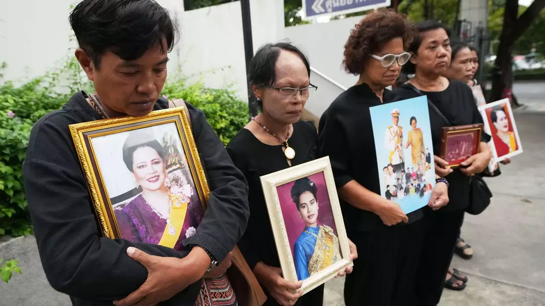 In Thailand wurde Sirikit tief verehrt. - Bild: Sakchai Lalit/AP/dpa