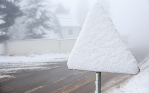 Einige Prognosen warnen vor einem Jahrhundertwinter - doch lässt sich so etwas überhaupt vorhersagen? (Symbolbild) - Foto: Armin Durgut/AP/dpa
