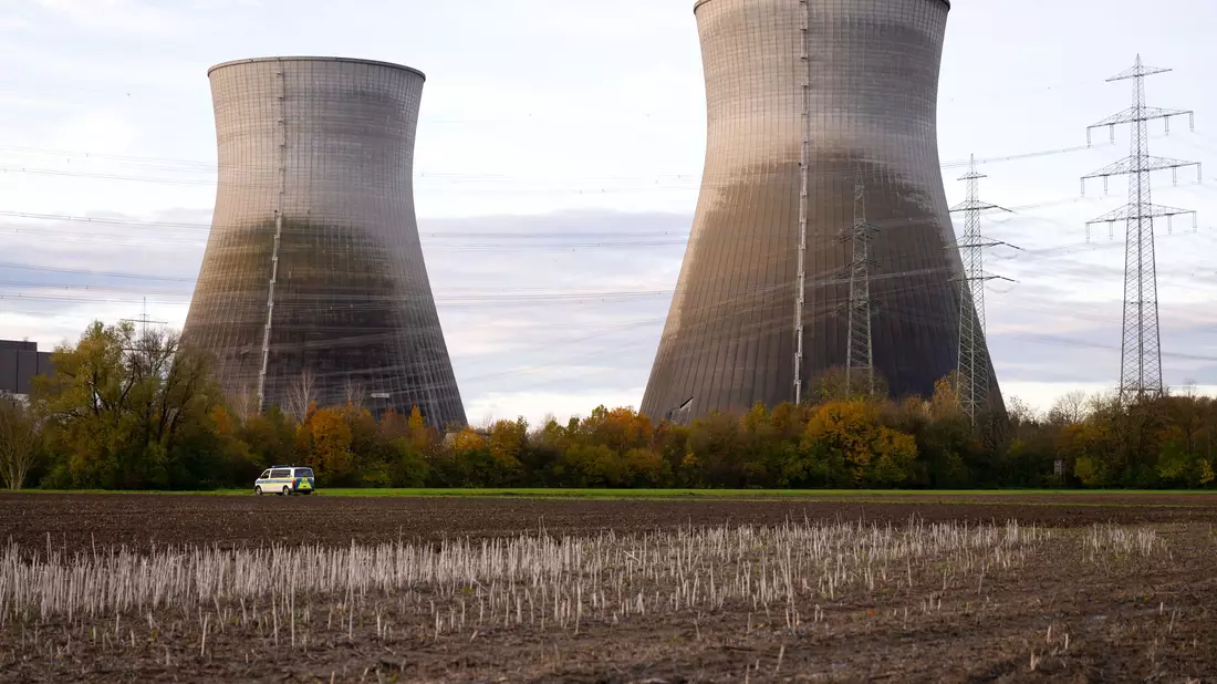 Die beiden Kühltürme ragten jeweils 160 Meter in den Himmel. - Bild: Sven Hoppe/dpa