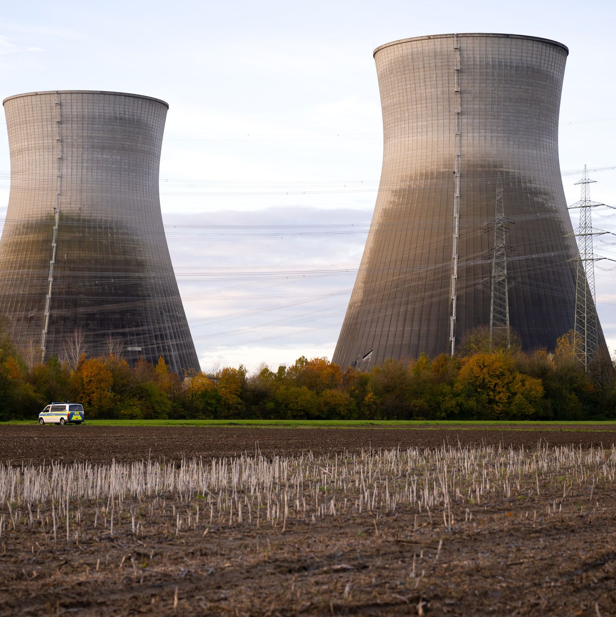 Die beiden Kühltürme ragten jeweils 160 Meter in den Himmel. - Foto: Sven Hoppe/dpa