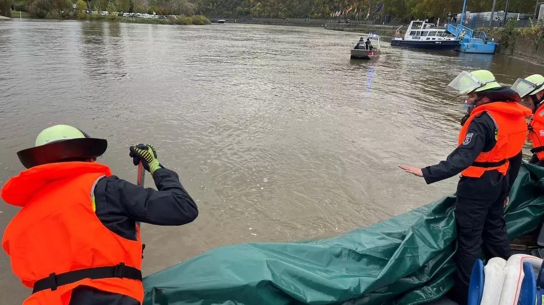 PP-ELT: Schiffsunfall auf der Mosel - Schiff schlägt Leck - Bild: presseportal.de