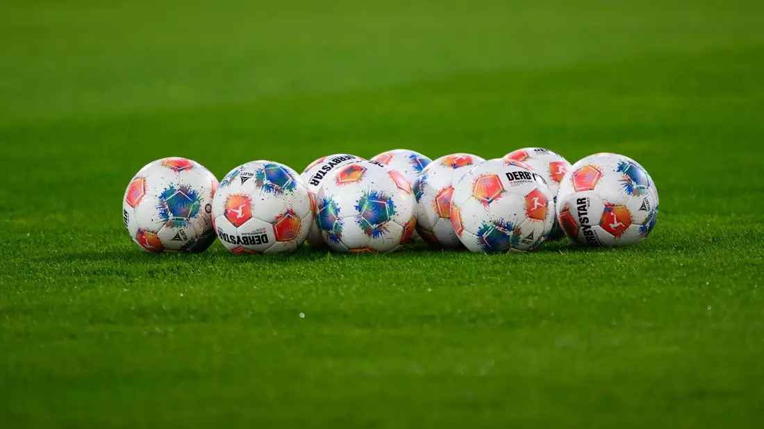 Das Spiel in Mönchengladbach wird später beginnen als geplant. (Archivfoto) - Bild: Robert Michael/dpa