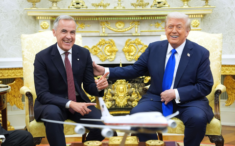 Der Zölle-Clip hatte das Verhältnis zwischen US-Präsident Donald Trump und Kanadas Premier Mark Carney belastet. (Archivbild). - Foto: Evan Vucci/AP/dpa