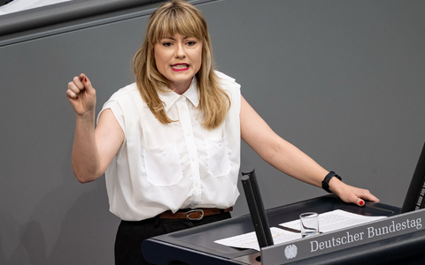 Clara Bünger (Linke) hält es für falsch, dass der Familiennachzug zu subsidiär Schutzberechtigten ausgesetzt ist. (Archivfoto) - Foto: Fabian Sommer/dpa