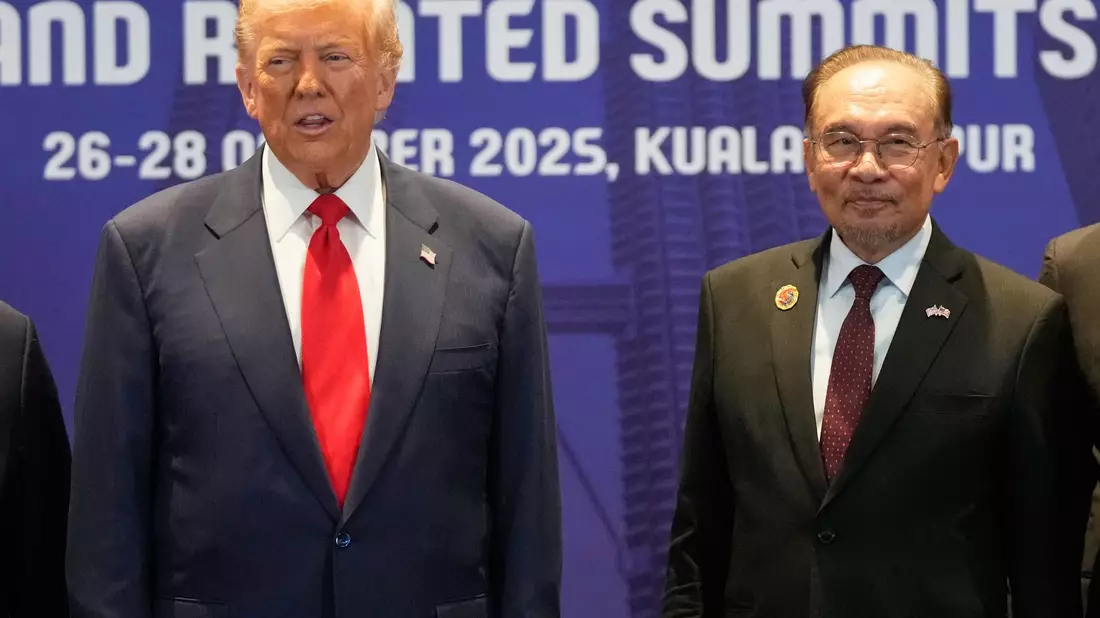 Trump ist Ehrengast bei Asean-Gipfel in Malaysia.  - Bild: Mark Schiefelbein/AP/dpa