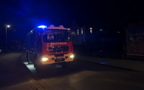 FW Flotwedel: Feuer greift auf Reithalle über - Anwohner reagiert vorbildlich - Foto: presseportal.de