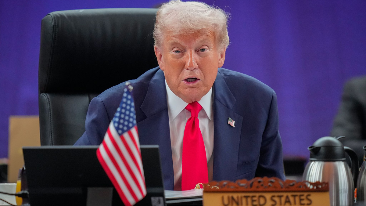 Trump ist derzeit in Asien unterwegs. - Foto: Vincent Thian/AP POOL/AP/dpa