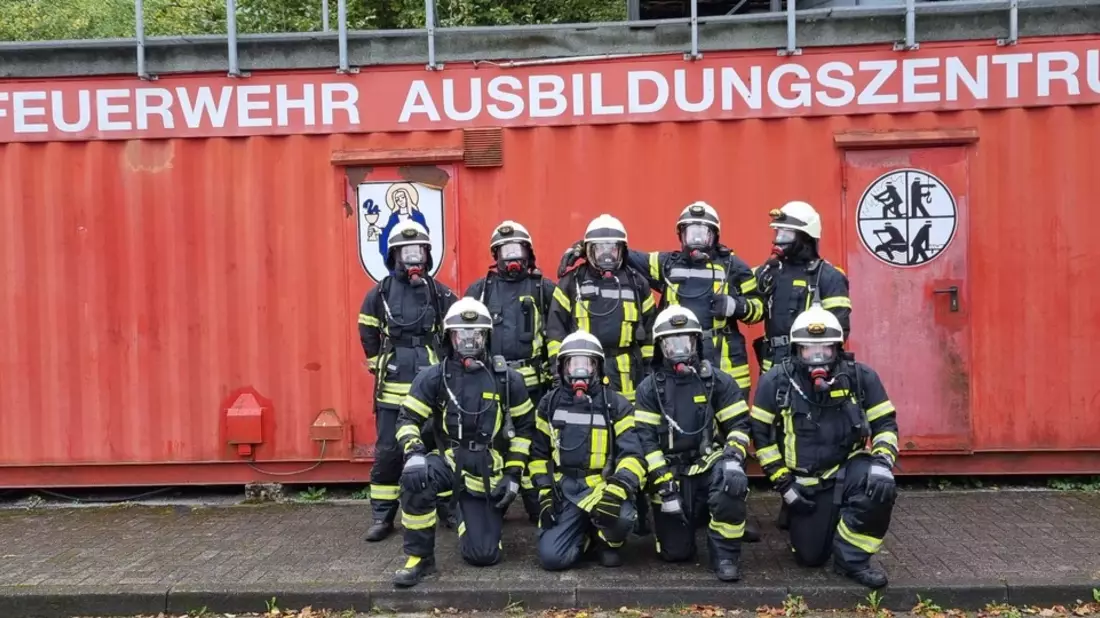 FW-OE: Atemschutzgeräteträger-Lehrgang in Kirchhundem - Teamwork und Schweiß - Bild: presseportal.de