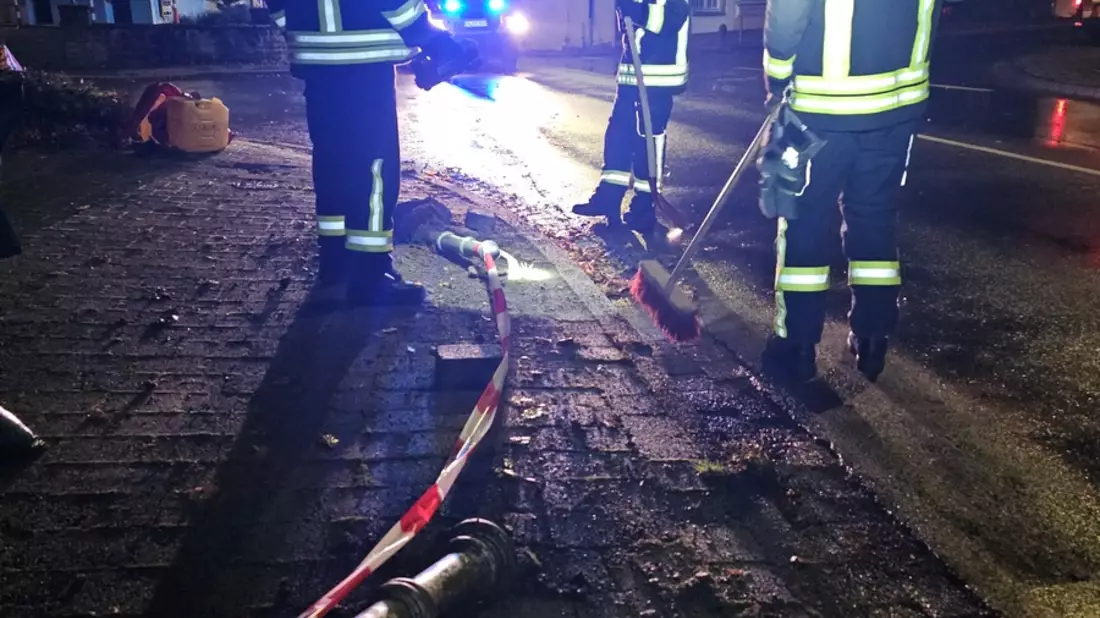 FW-EN: Ölspur nach Verkehrsunfall - Bild: presseportal.de