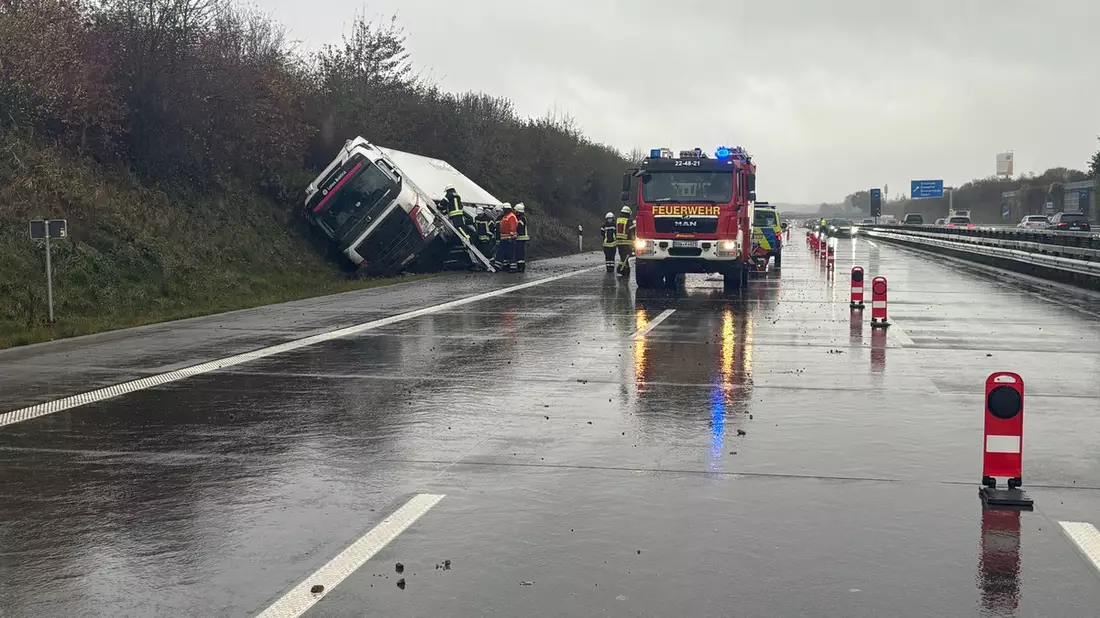 FW-ROW: Verkehrsunfall auf der A1 - Feuerwehr und Rettungsdienst im Einsatz - Bild: presseportal.de
