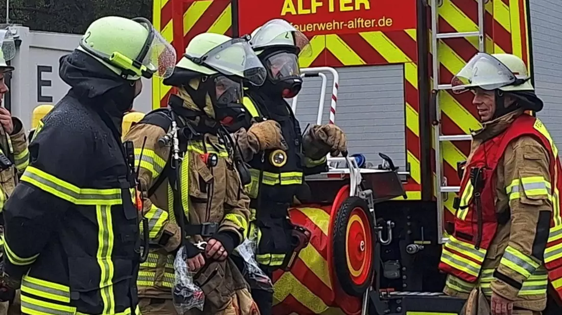 FW Alfter: Jahresübung der Freiwilligen Feuerwehr Alfter - Zwei simulierte Brandeinsätze in Sonderbauten im Gemeindegebiet Alfter - Bild: presseportal.de