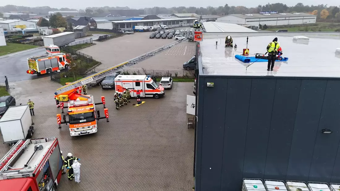 FW-OLL: 120 Einsatzkräfte im Einsatz - 59 Menschen gerettet bei gemeinsamem Übungstag von Feuerwehr und Rettungsdienst - Bild: presseportal.de