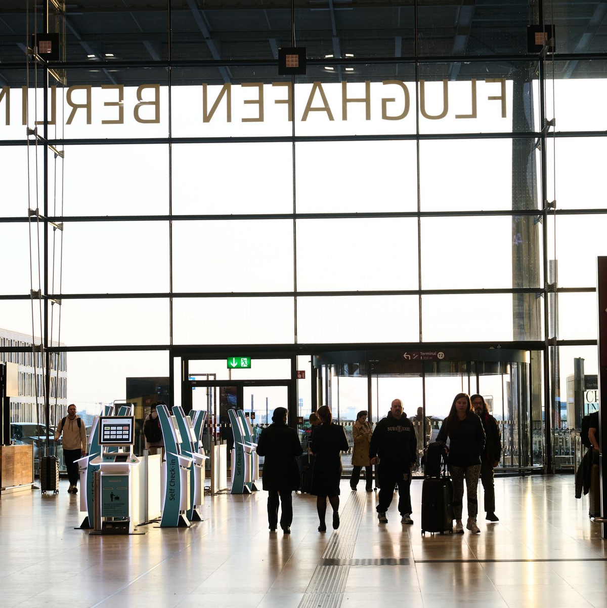 Der Flughafen wurde aufgrund von Fehlplanungen und Bauproblemen mit neun Jahren Verspätung eröffnet.  - Foto: Annette Riedl/dpa