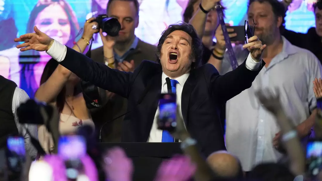 Der Jubel nach dem Sieg: Für Argentiniens Präsident Javier Milei verlief die Kongresswahl erfolgreich. - Bild: Rodrigo Abd/AP/dpa