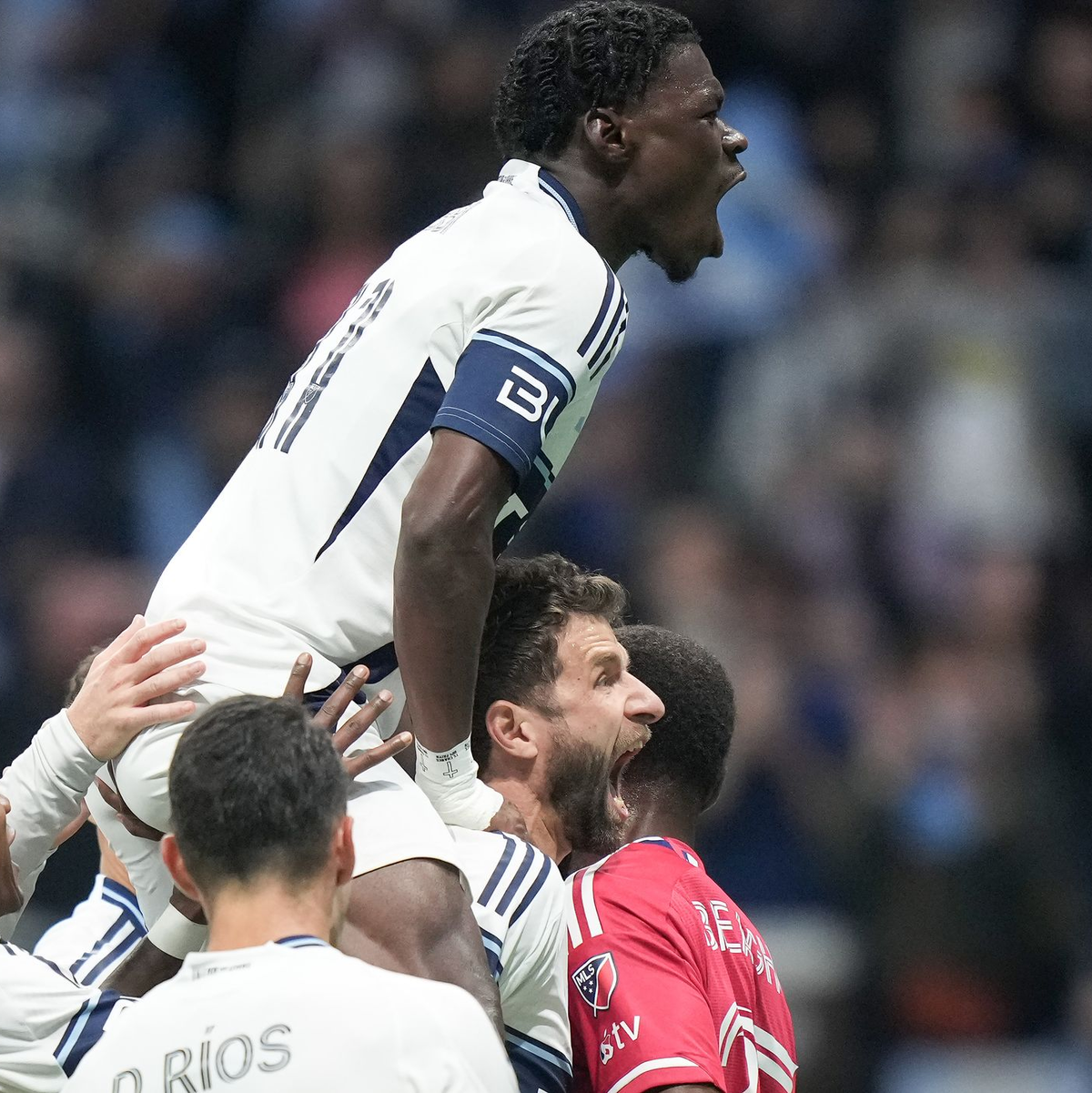 Thomas Müller (M) hat seit seinem Wechsel nach Kanada schon viele emotionale Momente erlebt. (Archivfoto) - Foto: DARRYL DYCK/The Canadian Press/AP/dpa