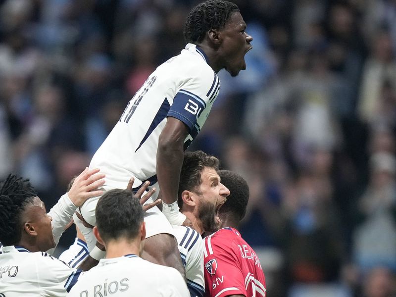 Thomas Müller (M) hat seit seinem Wechsel nach Kanada schon viele emotionale Momente erlebt. (Archivfoto) - Foto: DARRYL DYCK/The Canadian Press/AP/dpa