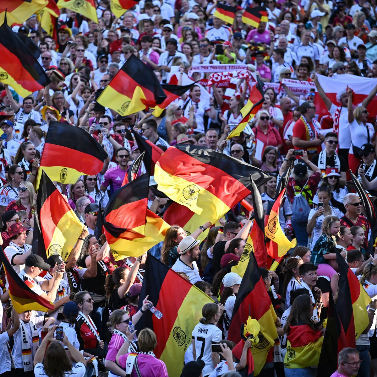 Die WM-Tickets sind laut FIFA in Deutschland begehrt. (Archivbild) - Foto: Sebastian Gollnow/dpa