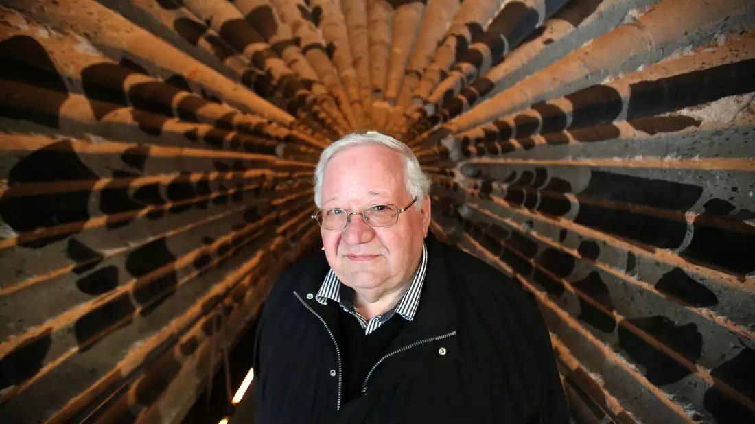 Brauchtumsforscher Manfred Becker-Huberti setzt sich seit langem mit den Ursprüngen von Halloween auseinander.  - Bild: Oliver Berg/dpa