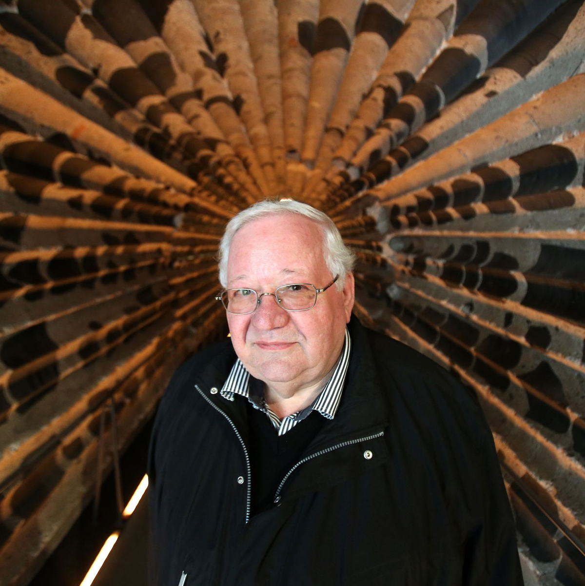Brauchtumsforscher Manfred Becker-Huberti setzt sich seit langem mit den Ursprüngen von Halloween auseinander.  - Foto: Oliver Berg/dpa