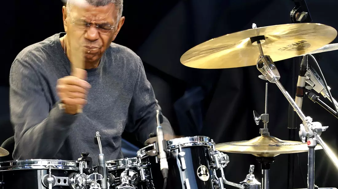 Der US-Schlagzeuger Jack DeJohnette ist gestorben. (Archivfoto) - Bild: Javier Etxezarreta/EFE/dpa