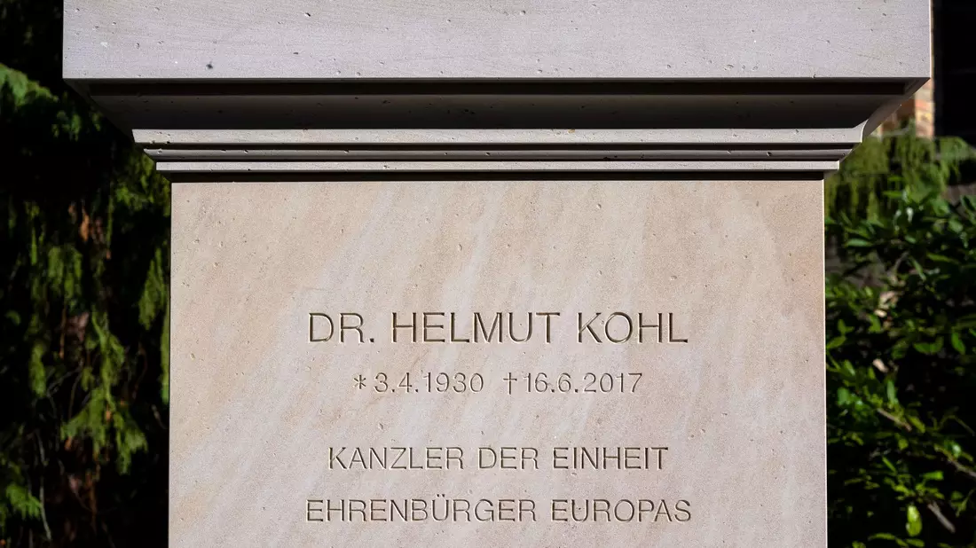 Helmut Kohl war am 16. Juni 2017 in Ludwigshafen gestorben und am 1. Juli 2017 in Speyer beigesetzt worden. - Bild: Boris Roessler/dpa